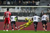 Tannander defendeu uma grande penalidade aos 28 minutos. Foto: João Matos/LUSA