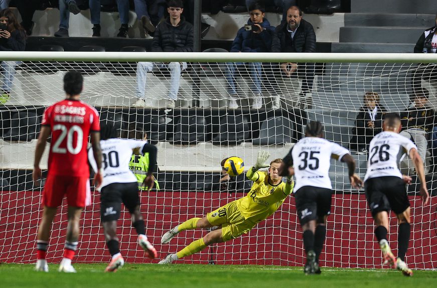 Tannander defendeu uma grande penalidade aos 28 minutos. Foto: João Matos/LUSA