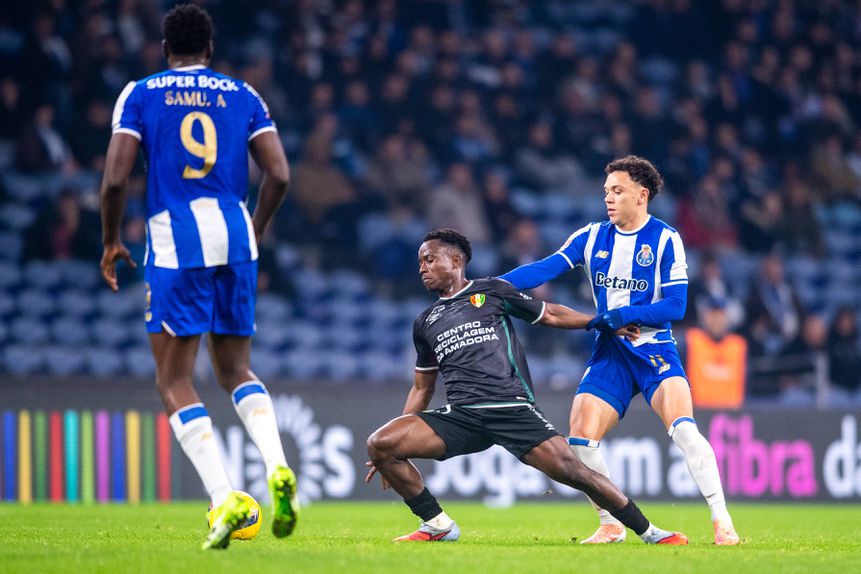 Camisola 63 do emblema da Reboleira bateu-se bem no reduto do líder da Liga