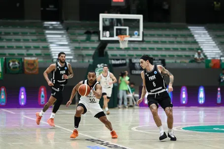 Stephan Swenson terminou com 13 pontos    Fotografia FIBA