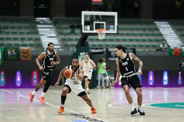 Stephan Swenson terminou com 13 pontos    Fotografia FIBA