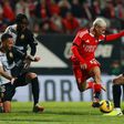 Rúben Fernandes (à esquerda) em ação frente ao Benfica - Foto: Carlos Vidigal Jr. / Kapta+