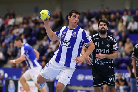 FC Porto recebeu o Póvoa e cumpriu com triunfo na 17.ª jornada do Andebol 1. FC Porto