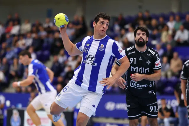 FC Porto recebeu o Póvoa e cumpriu com triunfo na 17.ª jornada do Andebol 1. FC Porto
