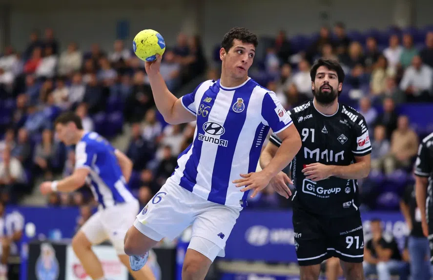 FC Porto recebeu o Póvoa e cumpriu com triunfo na 17.ª jornada do Andebol 1. FC Porto