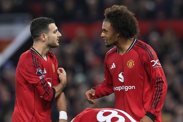 Zirkzee soma apenas 385 minutos em 2025/26