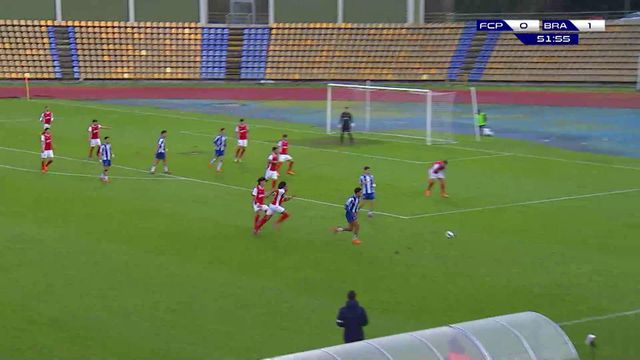 FC Porto arrasa arbitragem em jogo dos juniores e mostra lances polémicos