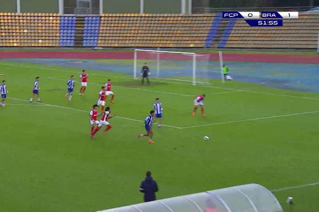 FC Porto arrasa arbitragem em jogo dos juniores e mostra lances polémicos