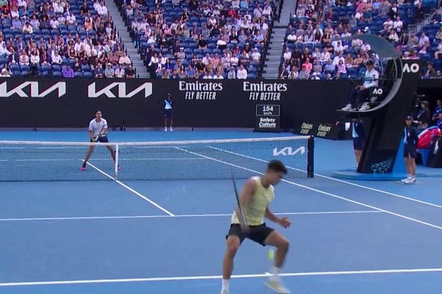 'Brincar' com Alcaraz no court? Sonego conseguiu