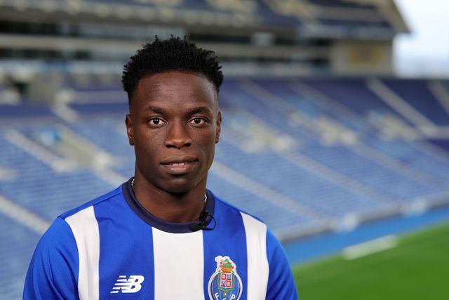 Mercado FC Porto: mais um talento da B renova contrato