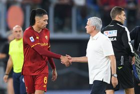 Smalling despede-se de Mourinho e admite «analgésicos em abundância»