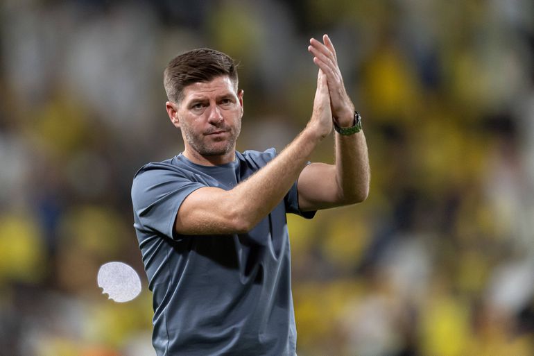 Steven Gerrard pediu para deixar a Arábia Saudita