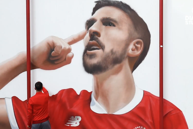 Mural com a imagem do ponta de lança português Paulinho