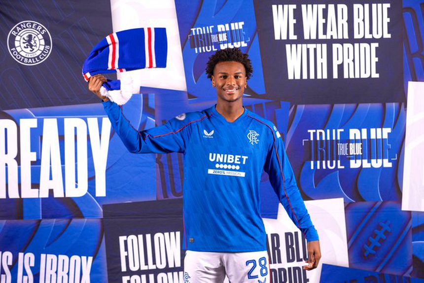 Rafael Fernandes com a camisola do Rangers