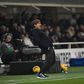 Antonio Conte, treinador do Nápoles, na área técnica durante o jogo com a Atalanta
