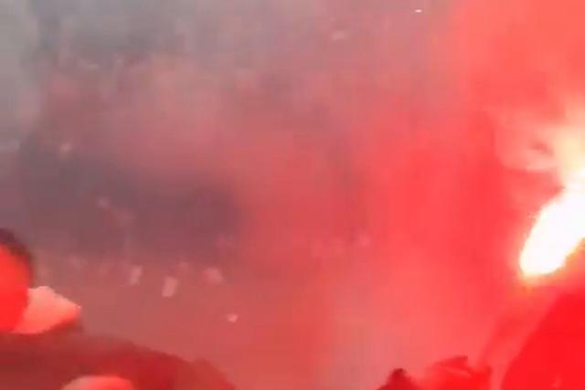 Adeptos do Nápoles despediram-se assim da equipa rumo a Bérgamo