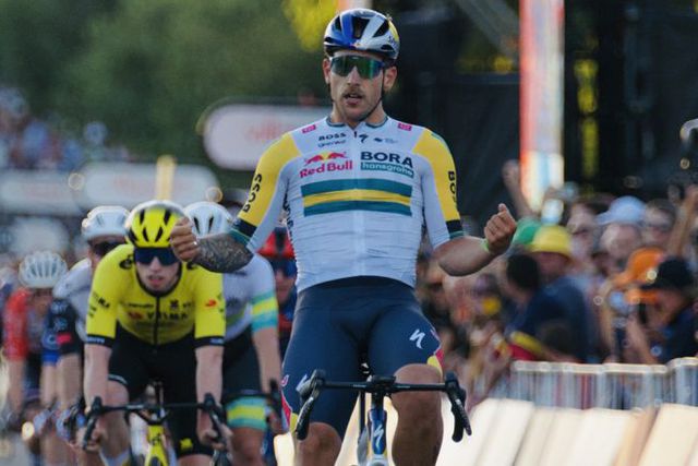 VÍDEO: temporada arranca com queda violenta e um português em grande forma