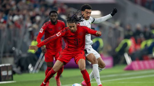 Tiago Tomás assiste, mas não evita derrota do Wolfsburgo contra o Bayern