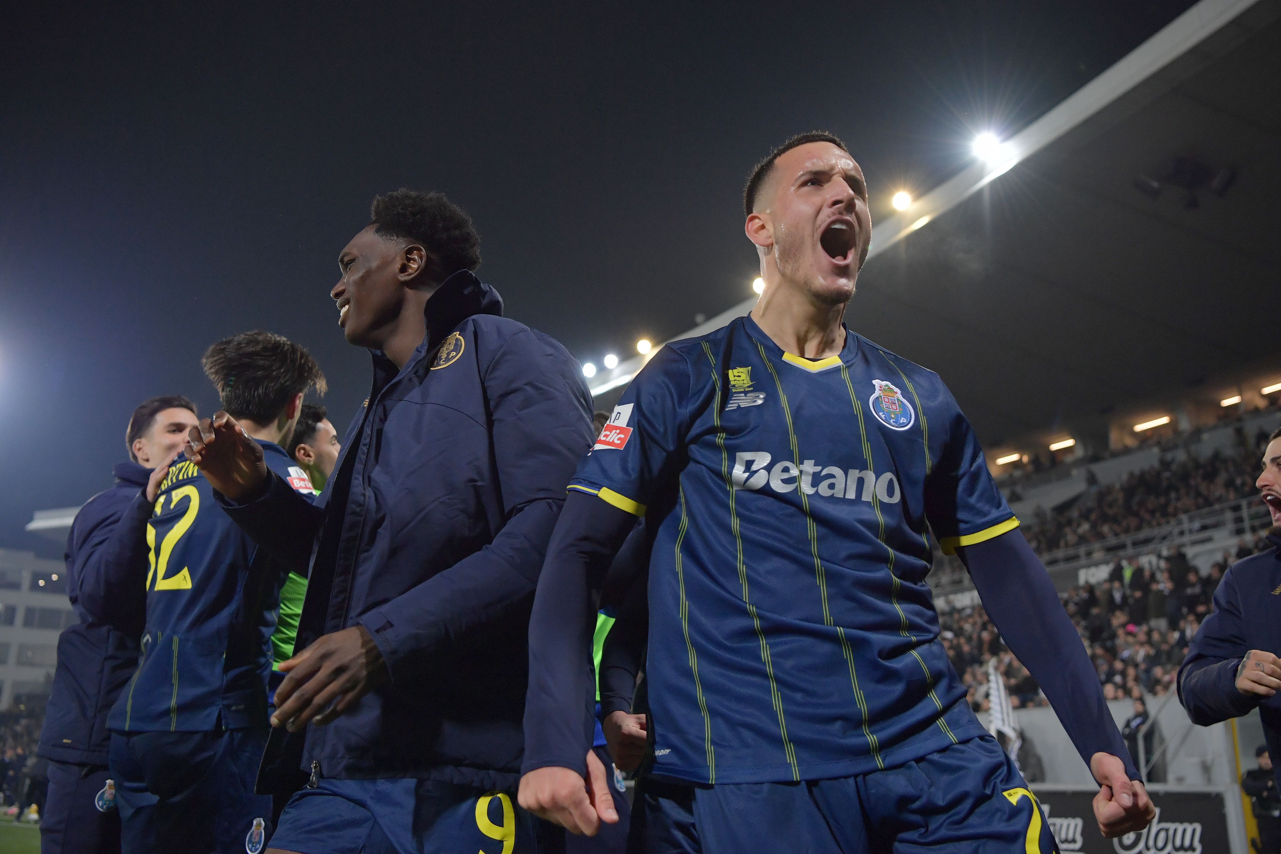 Deniz Gul e Samu nos festejos dos jogadores do FC Porto do golo frente ao V. Guimarães - Foto Rogério Ferreira/Kapta+