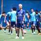 Luís Castro a orientar um treino do Grêmio - Foto: Grêmio
