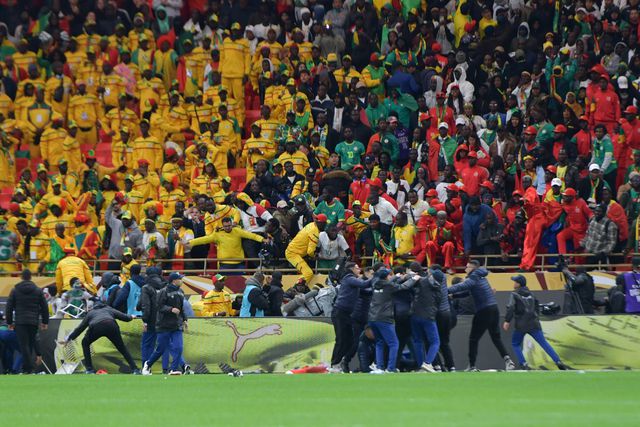 Adeptos do Senegal tentaram invadir o relvado da final da CAN - Foto: IMAGO