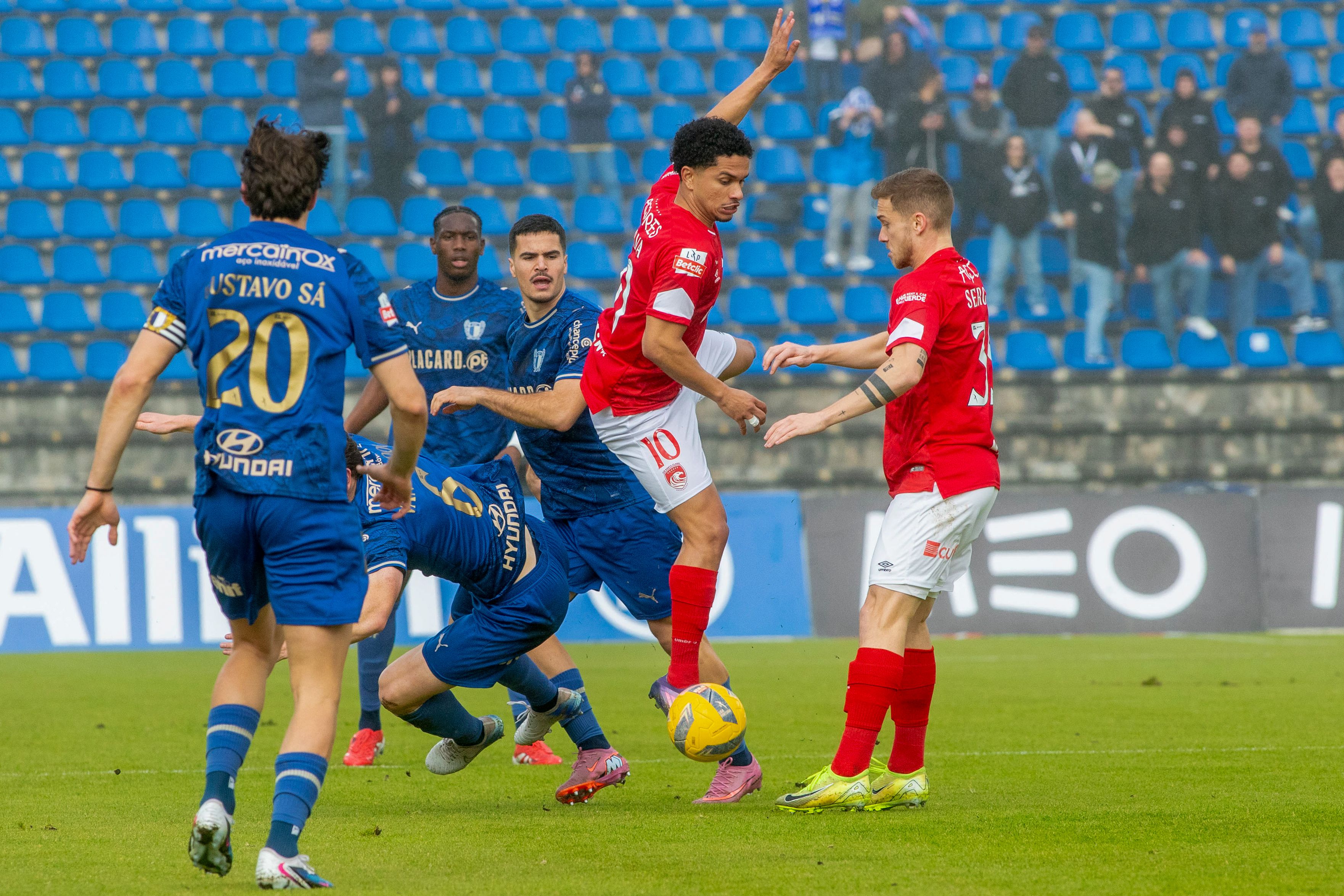 O Famalicão voltou aos triunfos nos Açores. -Foto: EDUARDO COSTA/LUSA