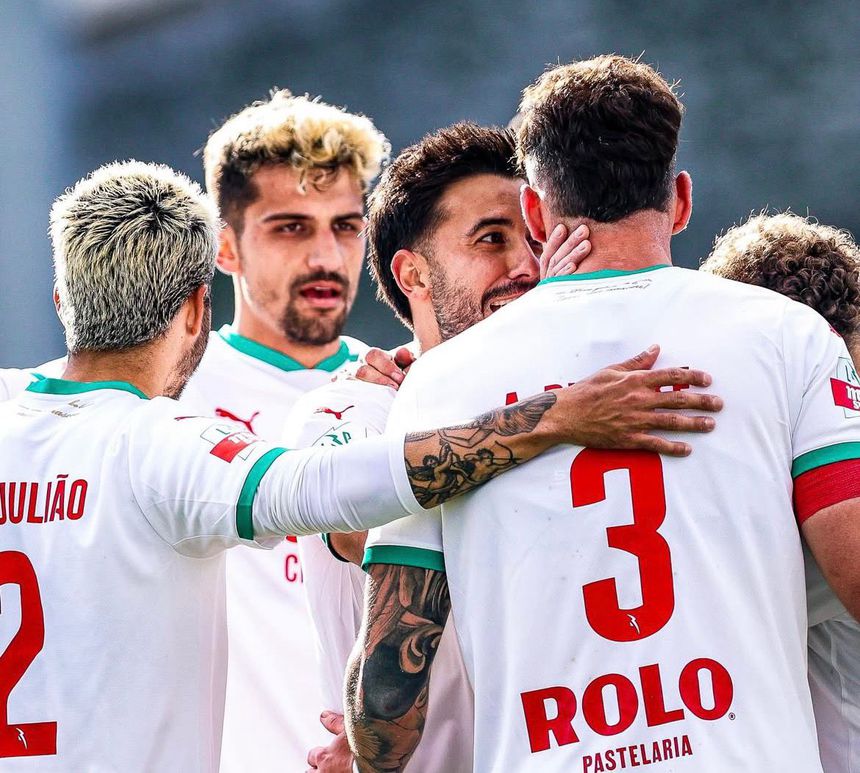 Jogadores do Marítimo celebram um dos golos sobre o Lusitânia de Lourosa (4-0) - Foto: Liga Portugal