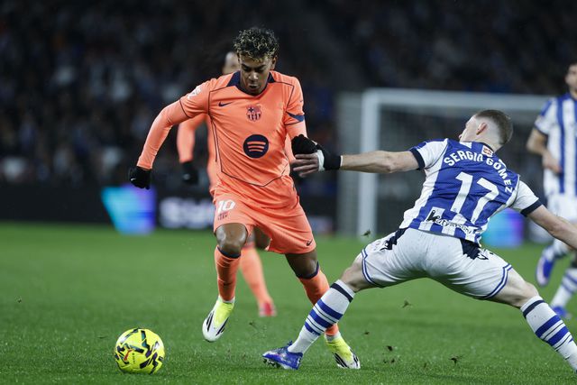 Líder Barcelona cai no Anoeta com Gonçalo Guedes em destaque