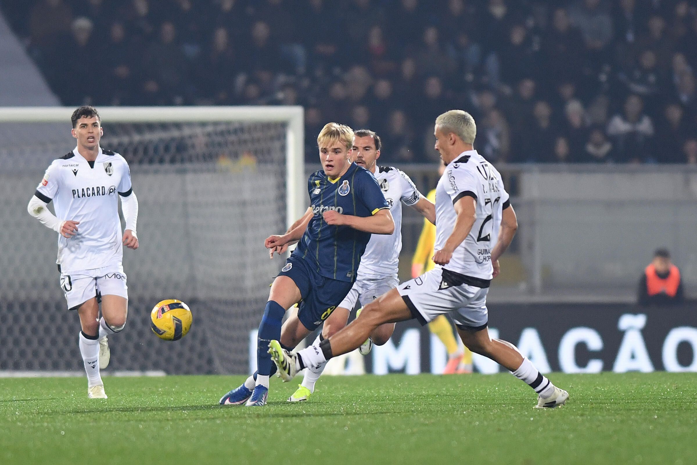 Froholdt em ação no jogo entre o FC Porto e o V. Guimarães - Foto Rogério Ferreira/Kapta+