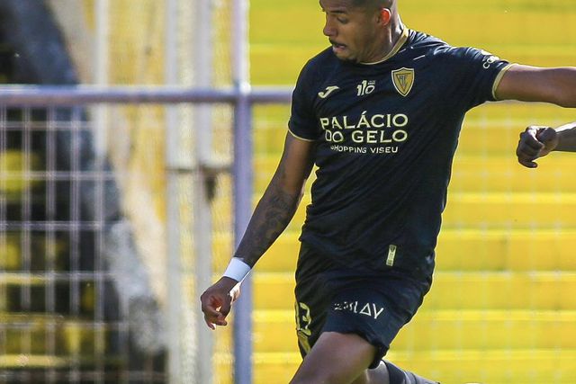 Bis de Clóvis garante ponto caseiro ao Ac. Viseu