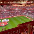 Luz canta hino do Benfica para o duelo com o Vizela