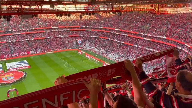 Luz canta hino do Benfica para o duelo com o Vizela