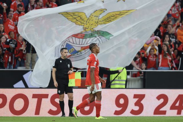 Vídeo: Neres 'bisa' na partida