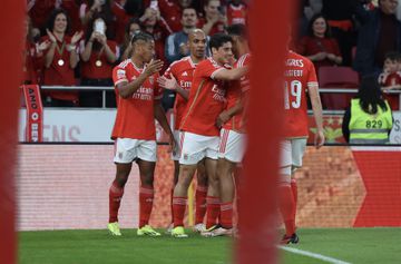 VÍDEO: Neres inaugura o marcador para o Benfica numa jogada de insistência