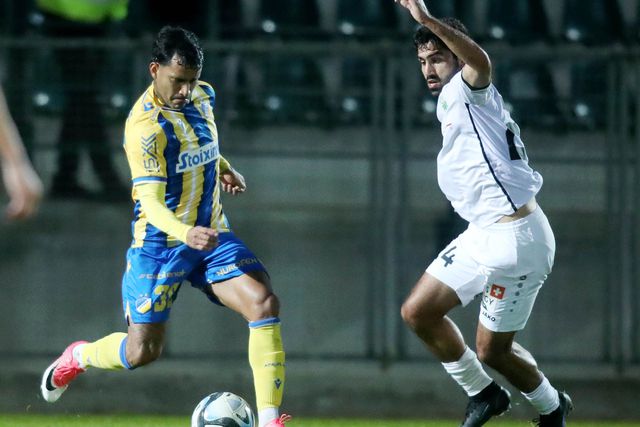 APOEL de Sá Pinto vence lanterna-vermelha e mantém liderança do campeonato