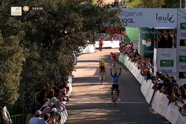 Volta ao Algarve: Remco Evenepoel faz 'tri' e entra para a história