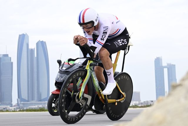Joshua Tarling, INEOS, durante a segunda etapa da Volta aos Emirados