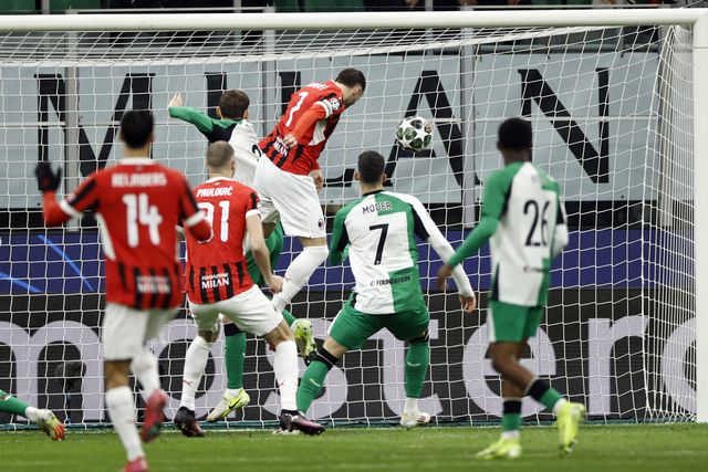 Giménez abre a contagem frente ao Feyenoord e recusa-se a festejar (vídeo)