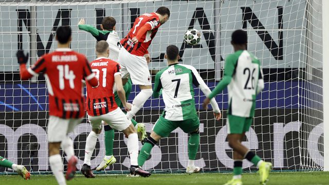Giménez abre a contagem frente ao Feyenoord e recusa-se a festejar (vídeo)