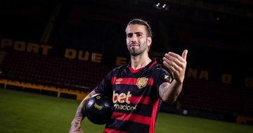 Mercado oficial: Sérgio Oliveira ruma ao Brasil e vai ser treinado por um português