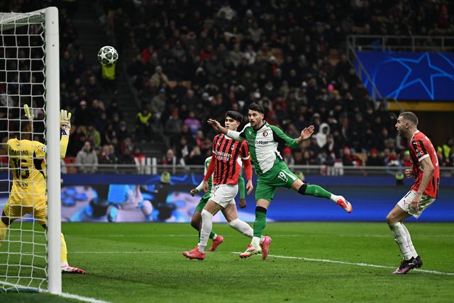 Com cabeceamento fulminante, Carranza deixa Conceição em apuros! (vídeo)