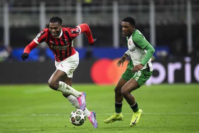 Milan empata com o Feyenoord e está fora da Champions!