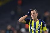 Mesut Ozil vestiu a camisola do Fenerbahçe em 2020/2021 e 2021/2022