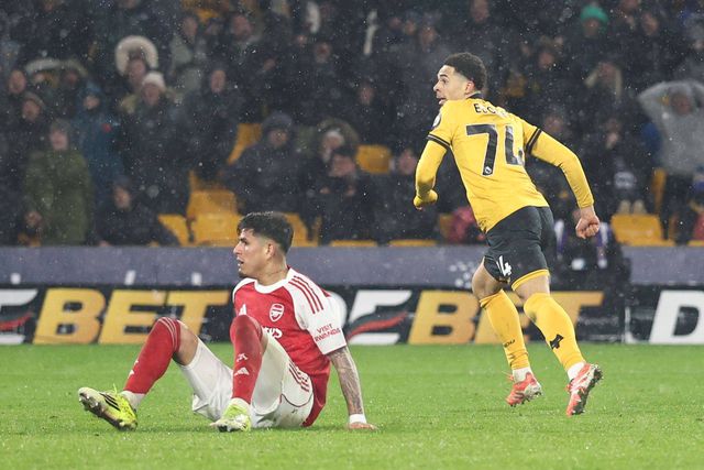 Arsenal travado pelo Wolves num conto de fadas de um menino