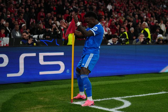 Matheus Reis mete-se na 'guerra' entre Prestianni e Vinícius: «Fogo nos racistas»