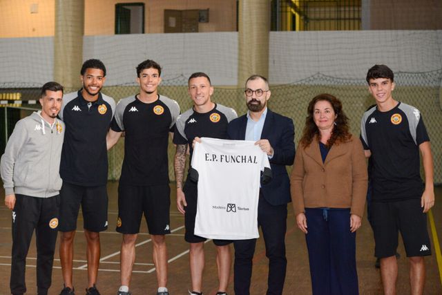 Comitiva do Nacional em visita ao Estabelecimento Prisional do Funchal. -Foto: NACIONAL