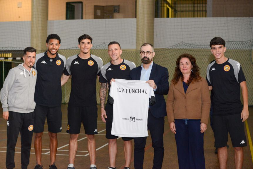 Comitiva do Nacional em visita ao Estabelecimento Prisional do Funchal. -Foto: NACIONAL