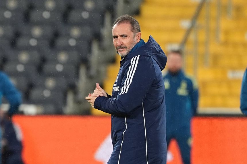 Vítor Pereira durante o treino do Nottingham Forest no estádio do Fenerbahçe