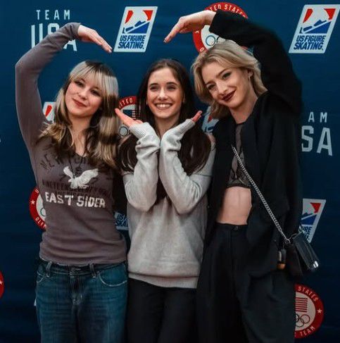 Isabeau Levito, ao centro. Foto: Instagram