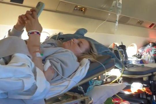 Lindsey Vonn num avião para casa